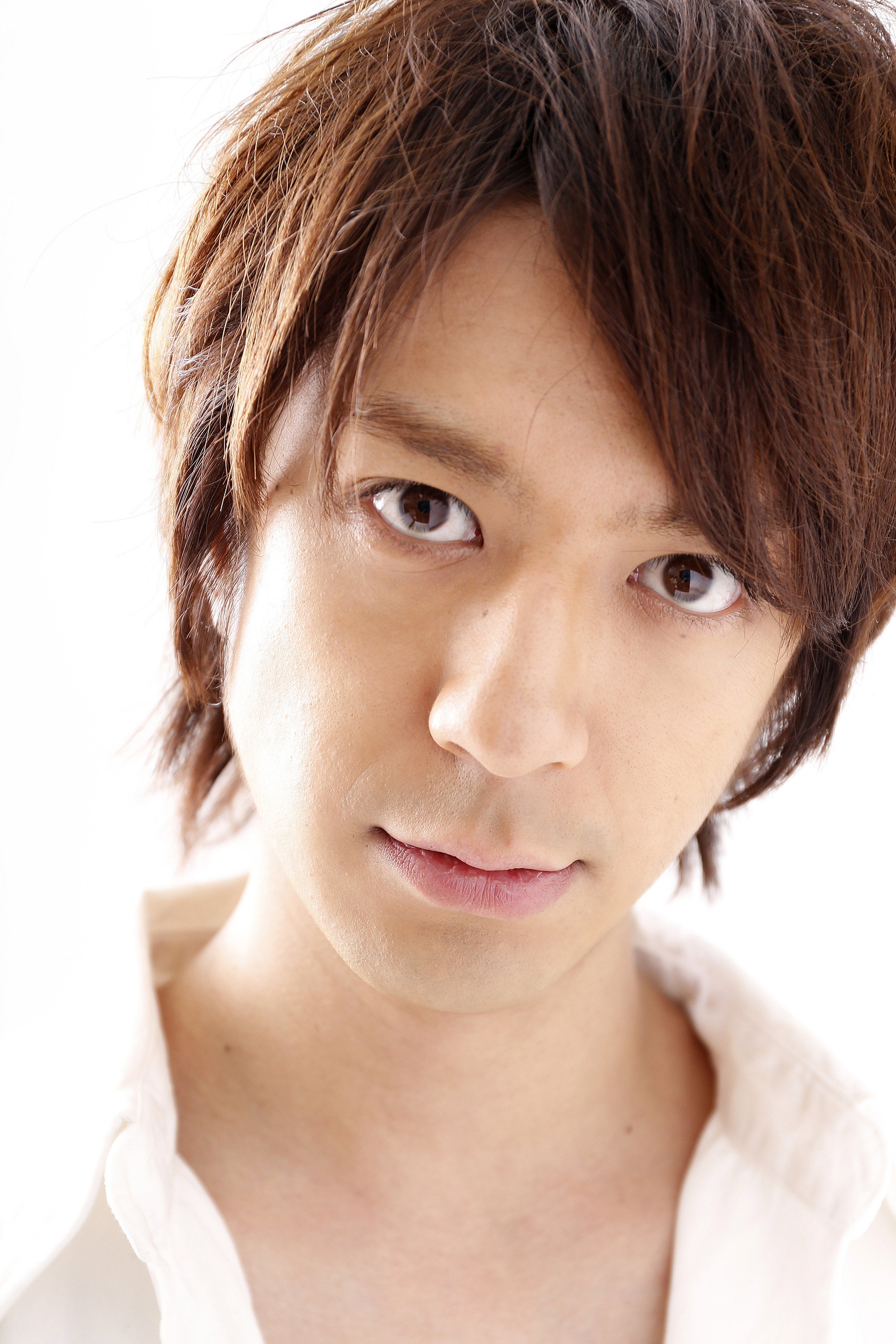 松本寛也 as Tsubasa Ozu / MagiYellow in Mahou Sentai Magiranger