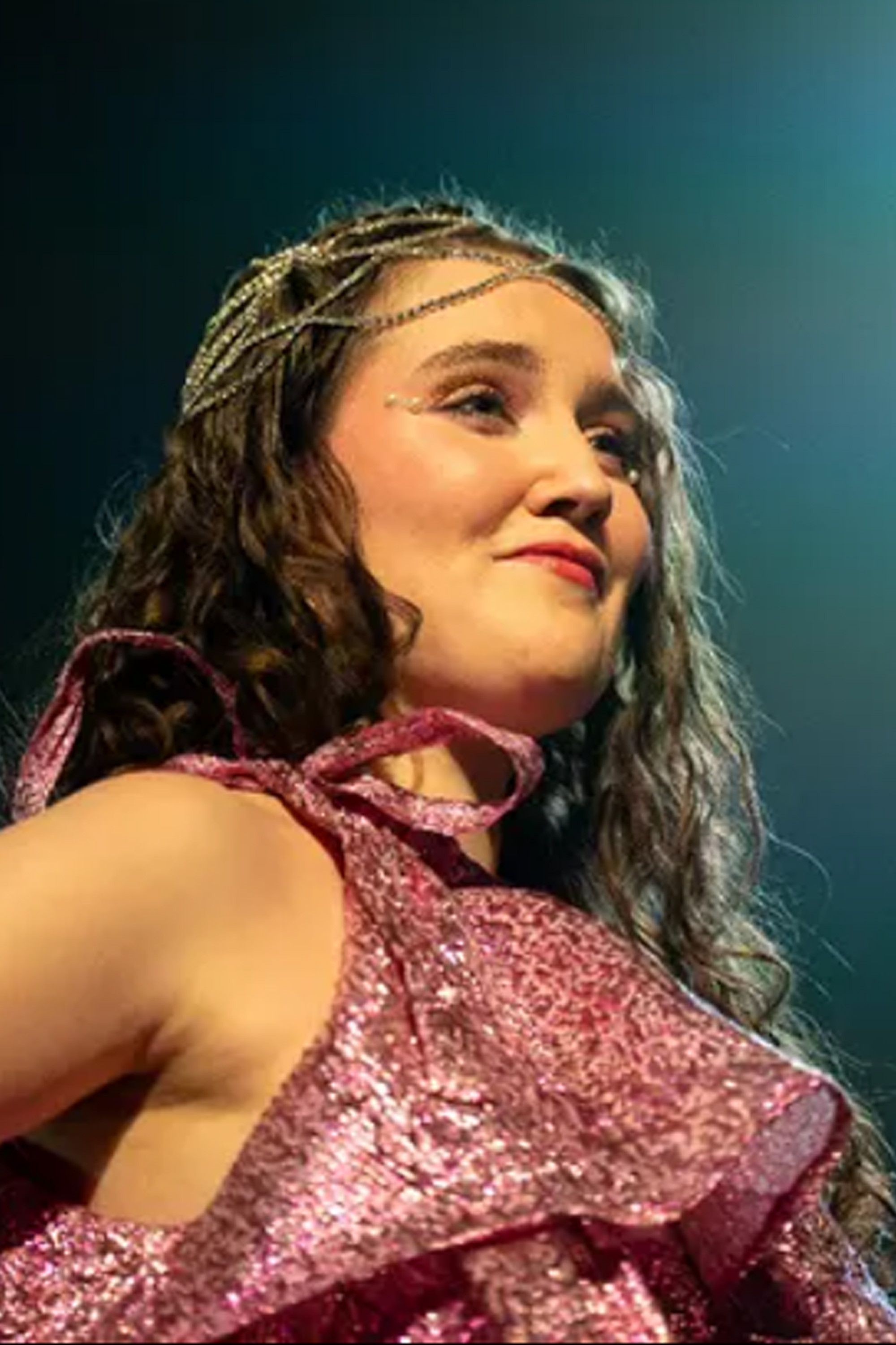 Lucie Roy as Salomé in Traqués