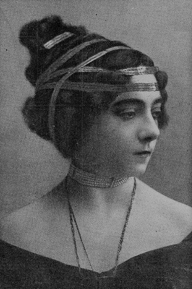 María Severini as Antonia in La virgen gitana