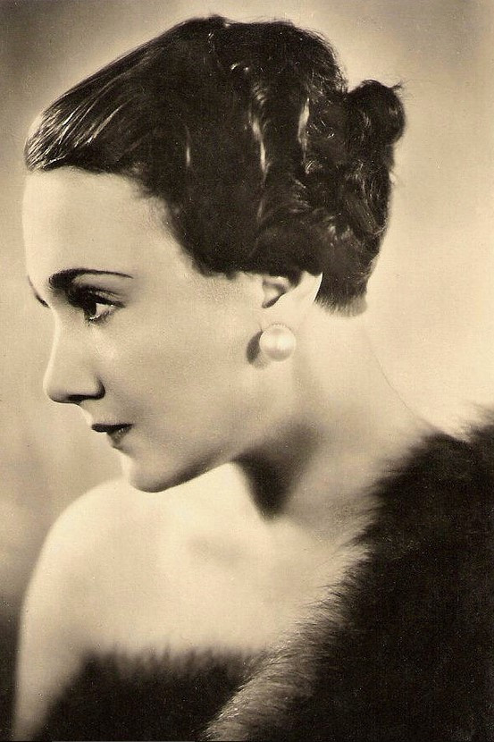 Elsa Merlini as Mme Moreau in L'Éducation sentimentale