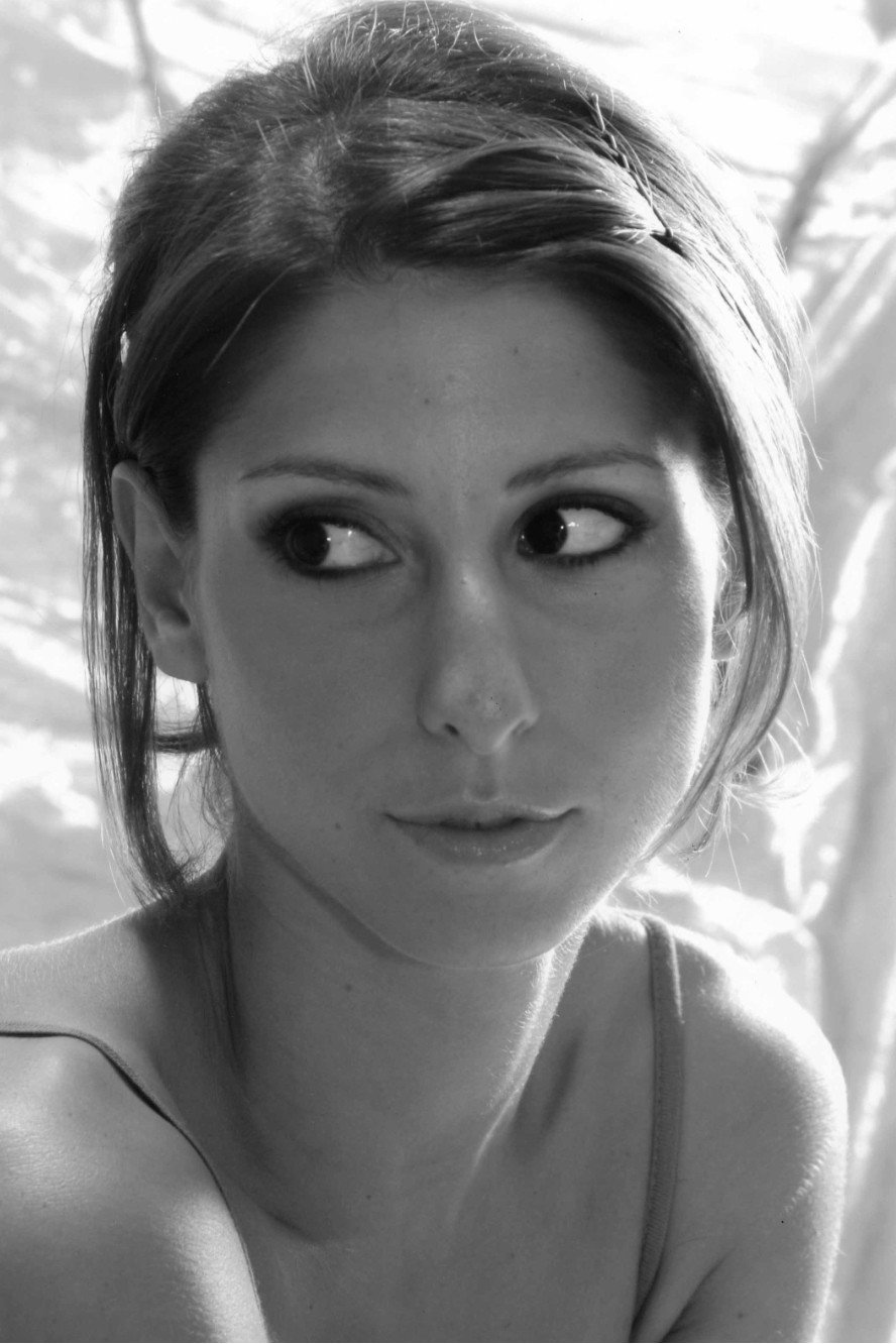 Zeynep Buyrac as Mira Petrenko in Wischen ist Macht