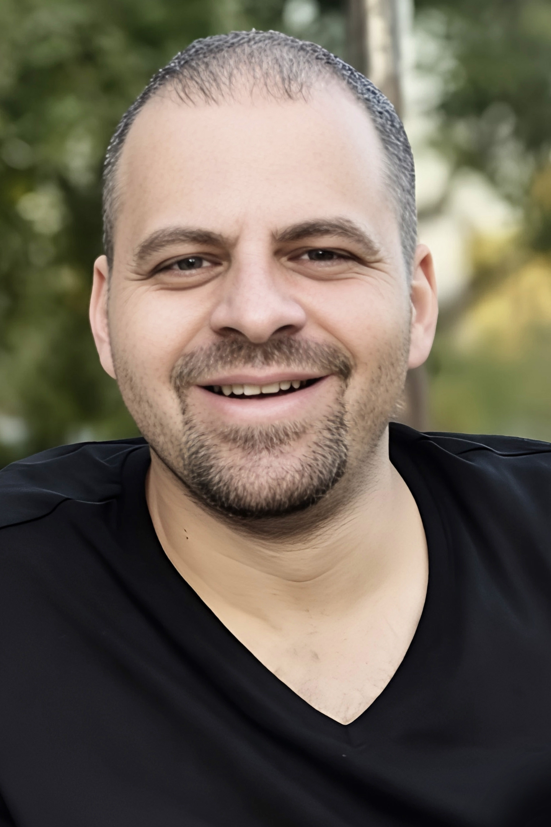 عبد الرحمن ظاهر as TV Presenter in Ghabash