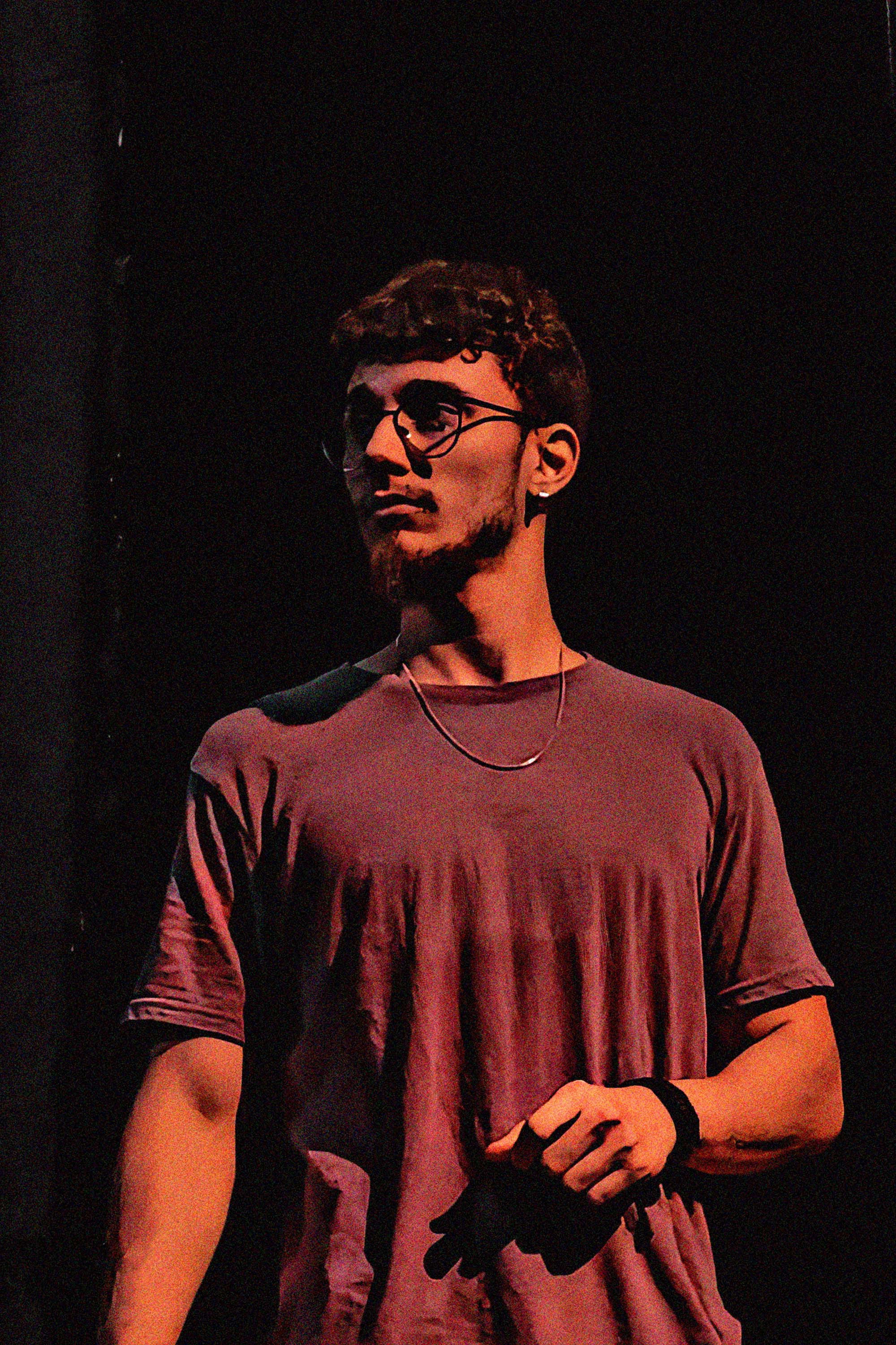 Guilherme Lima as Gustavo in Perdidos no Espaço-Tempo