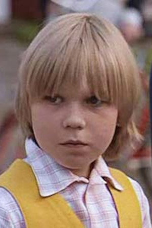 Filipp Rukavishnikov as Майкл in Mary Poppins, Goodbye