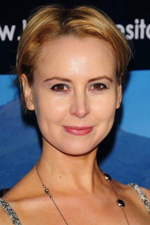 Caroline Carver as Sarah in Alone