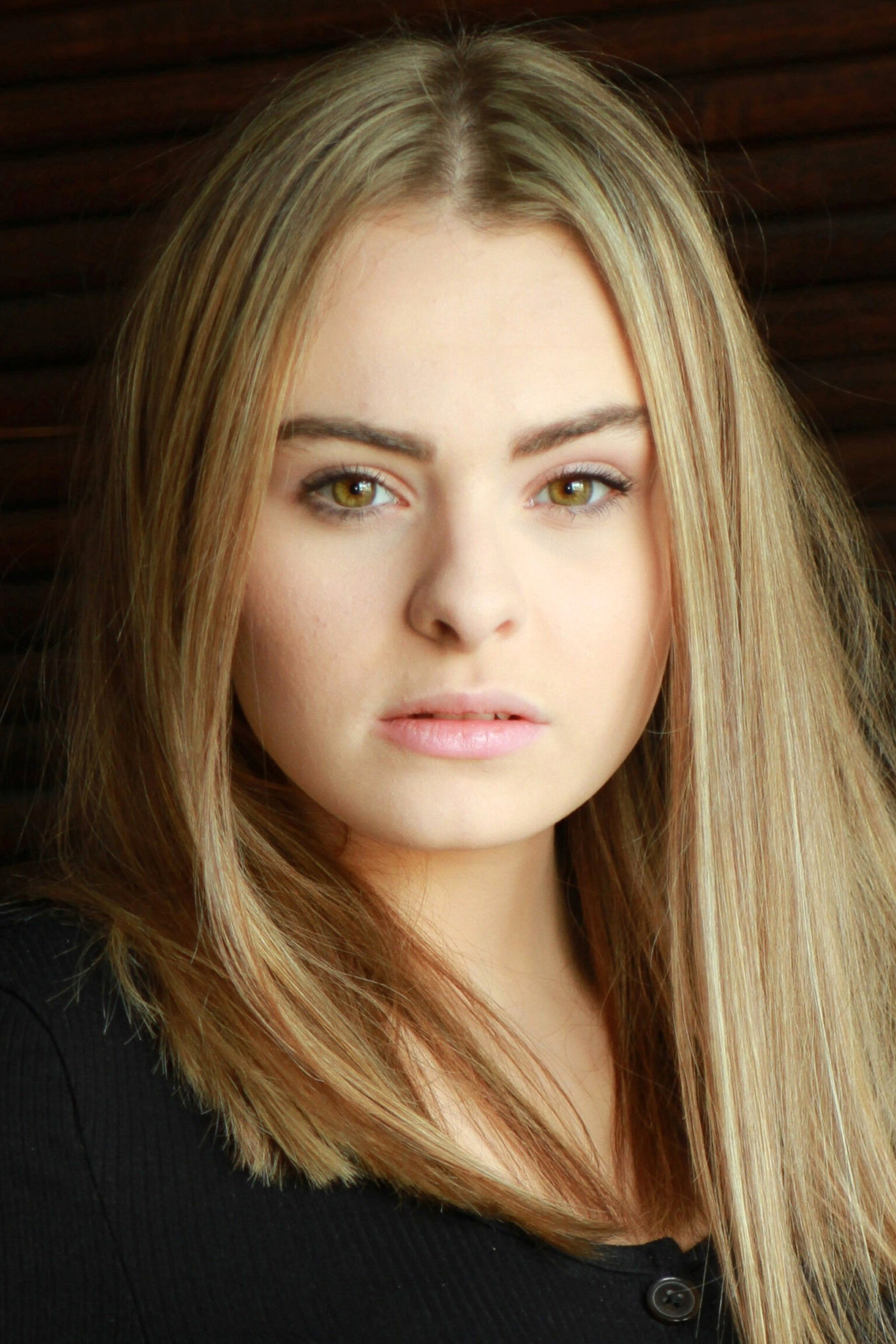 Sydney Wade as Emily in Curio