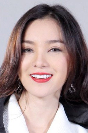 Tanshi Bumrungkit as Yihwa in Together with Me