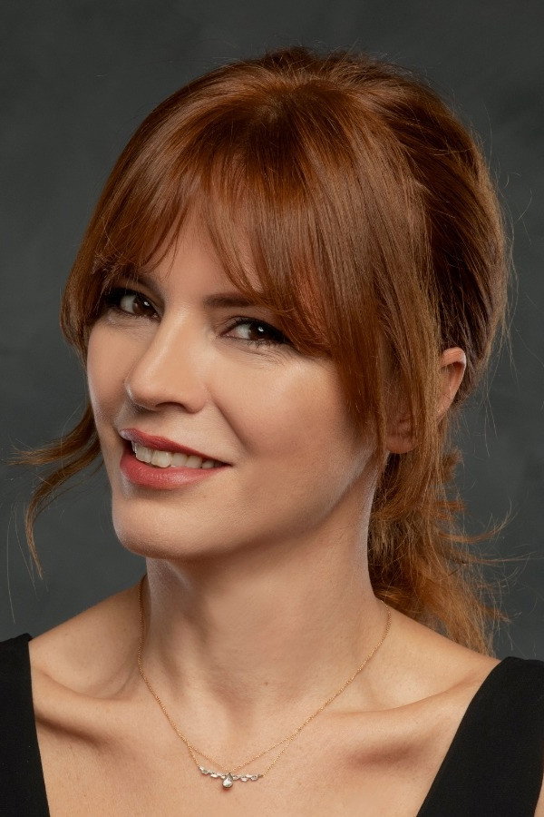 Didem İnselel as Verda in The Tropical