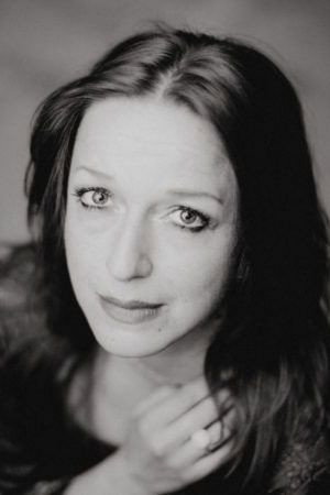 Barbara Lubos-Święs as Giza in Ewa
