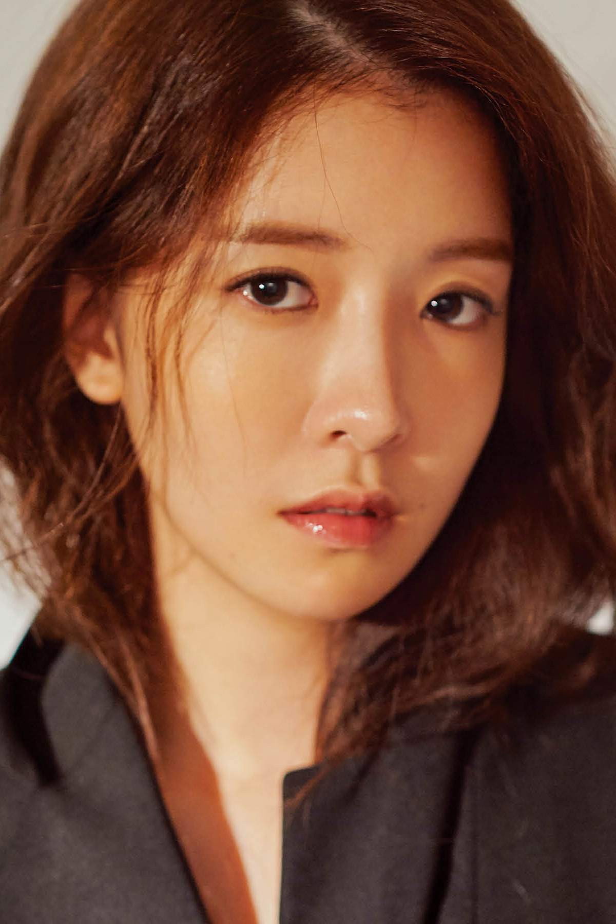 Jung In-sun as In Yoon-joo / Kang Sun-Ju in Let Me Be Your Knight