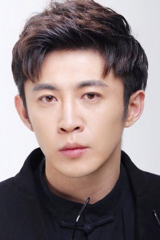 Tao Siyuan as Zheng Yiqun in 首席继承者