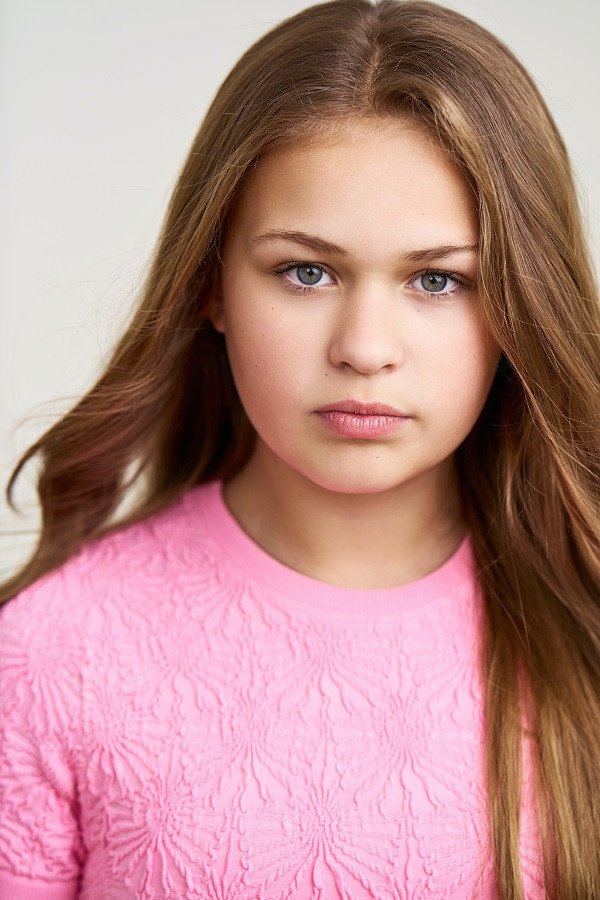 Kinley Moody as Aurora Grace in Mom