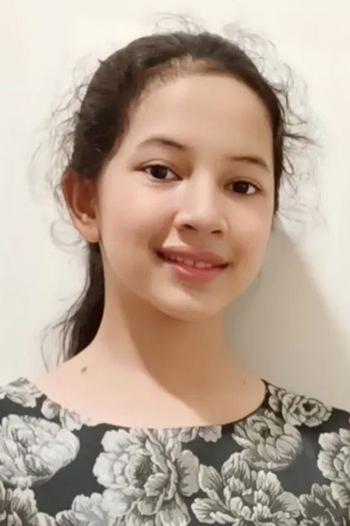 Nafiza Fatia Rani as Dwi in Agen +62