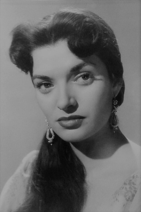 Aurora de Alba as Rosa in Juegos de sociedad