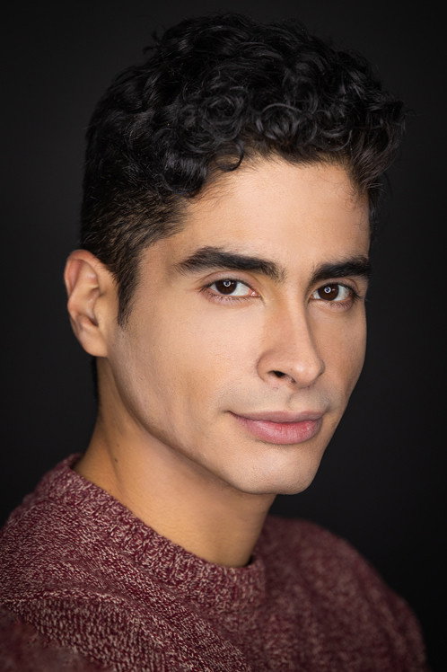 Pepe Valdivieso as Julián in Maíz Suprême