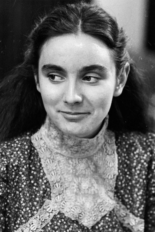 Susannah Fowle as Laura Tweedle Rambotham in The Getting of Wisdom