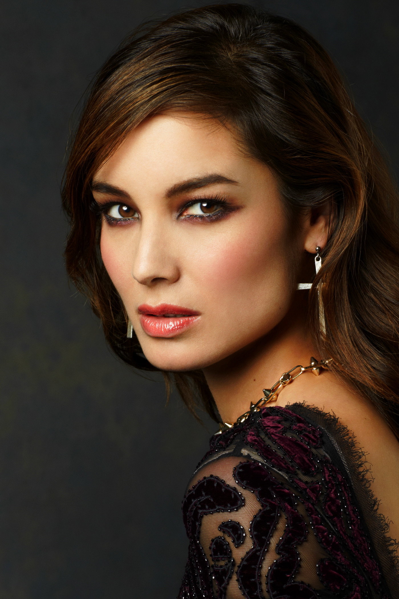 Bérénice Marlohe as Karen Kitson in Valley of the Gods