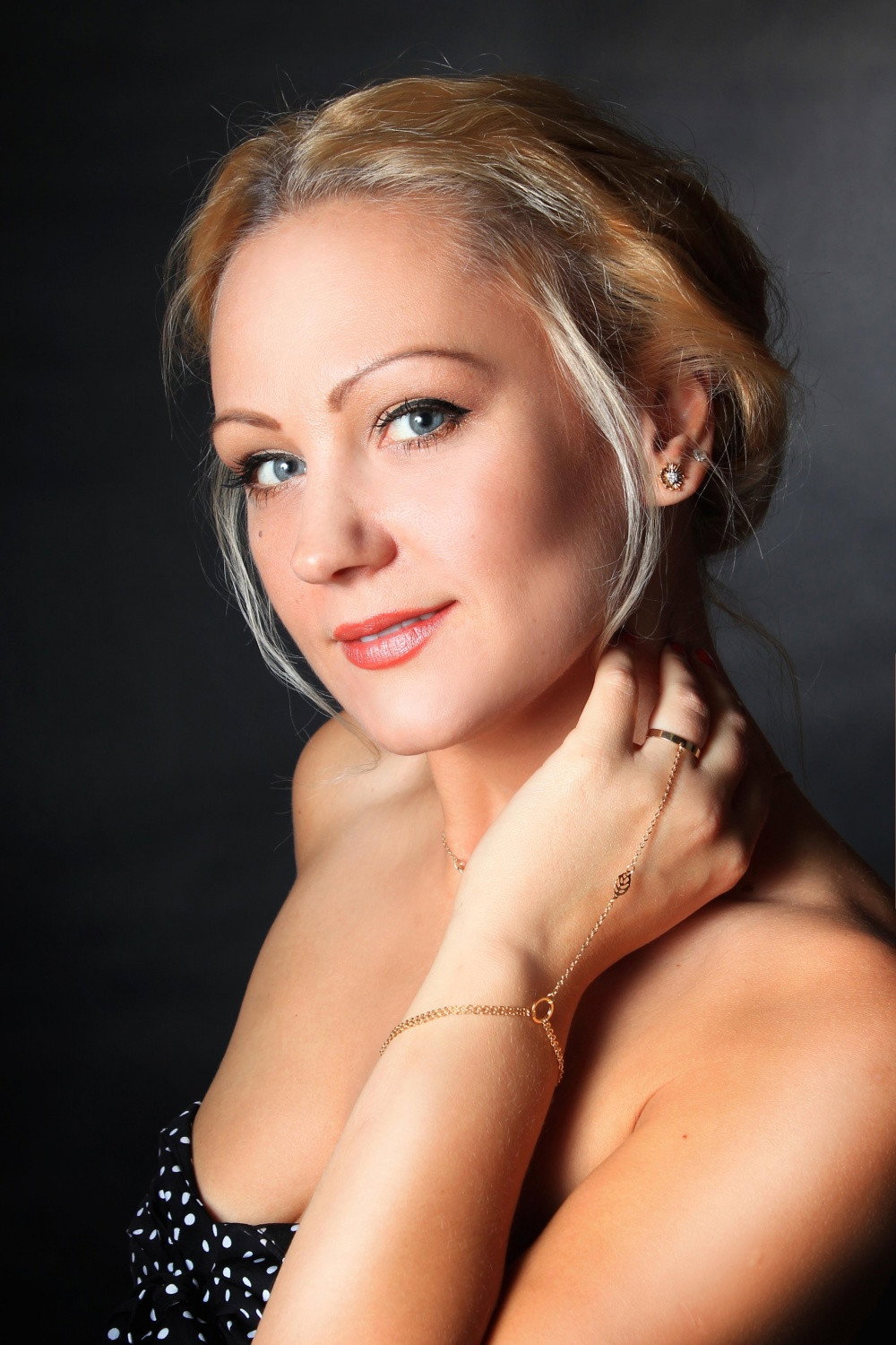 Alesya Podolyak as Няня in Village Romance