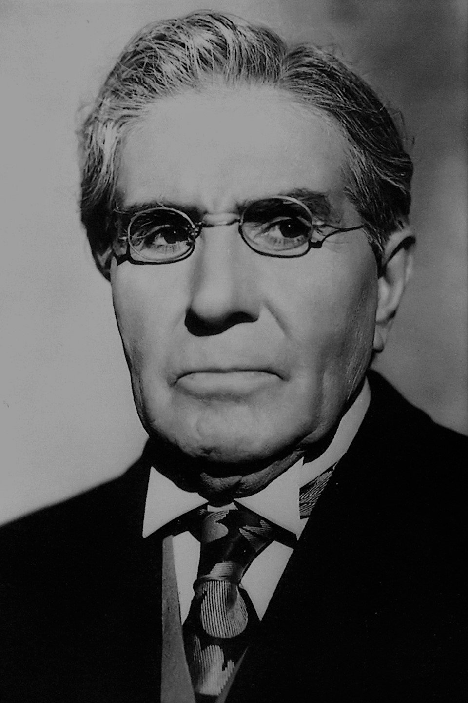 Arturo Soto Rangel as El Presidente in The Treasure of the Sierra Madre