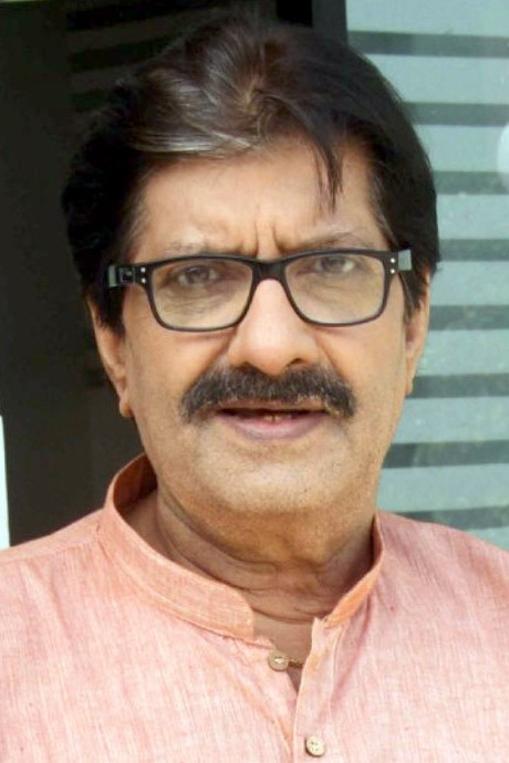 Anil Dhawan as Doctor Anil in Do Posti