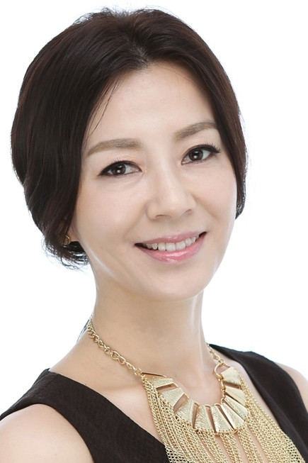 김서라 as Kim Myung-hee in Bride of the Century