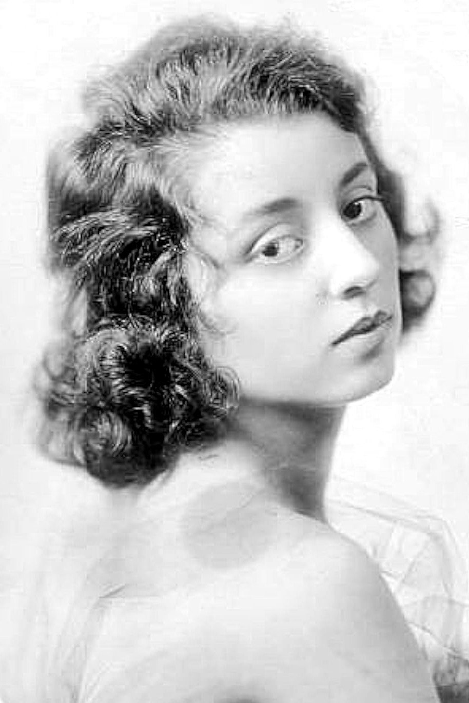 Margaret Risser as Beatrice Kane in Good Pals