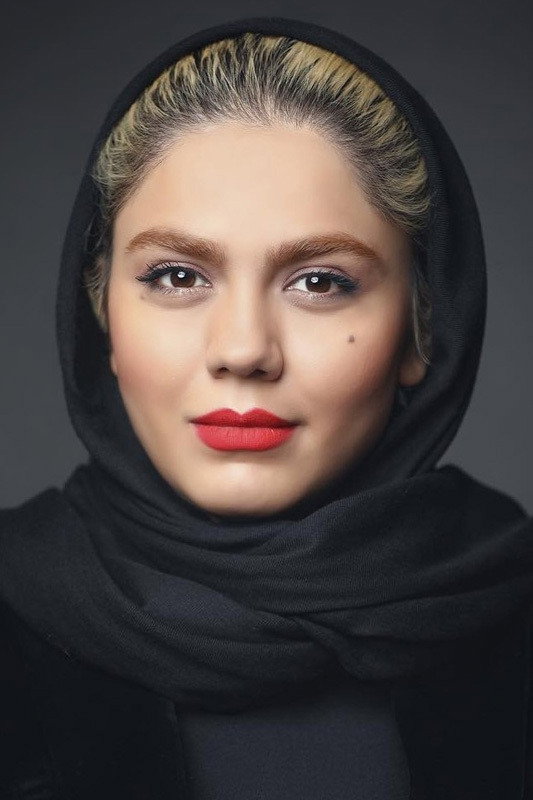 Azadeh Zarei as Baran Riahi in The sound of rain