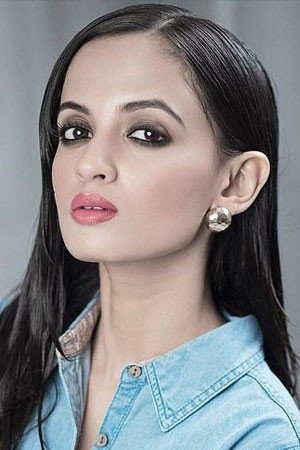 Ketaki Mategaonkar as Prajakta in Timepass