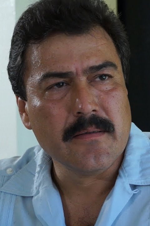 Julio Aldama Jr. as Dandy in No andaba muerto, estaba de parranda