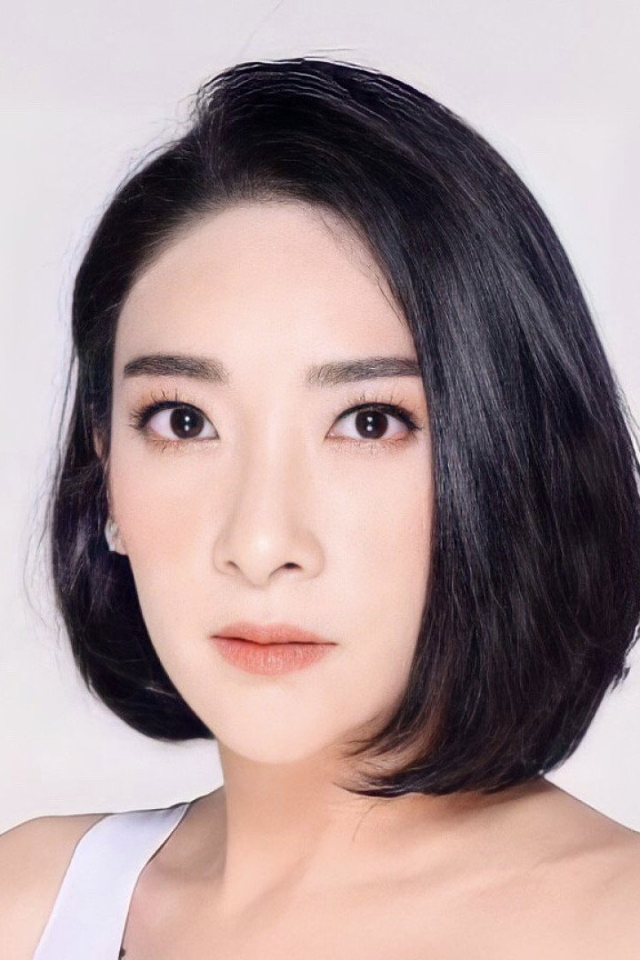 อชิตะ สิกขมานา as Pim in April Road Trip