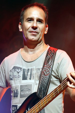 Flávio Lemos as Self - Capital Inicial in Acústico MTV: Capital Inicial