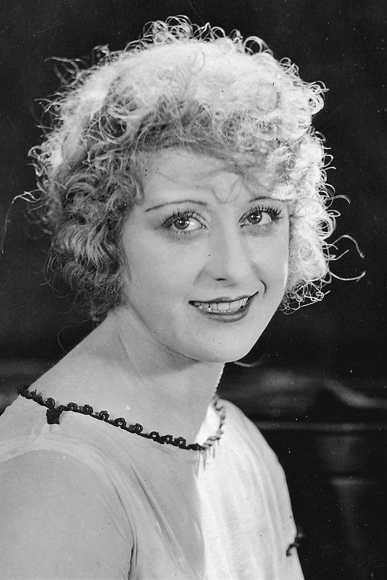 Grace Darmond as Claire Drake in The Hawk's Trail