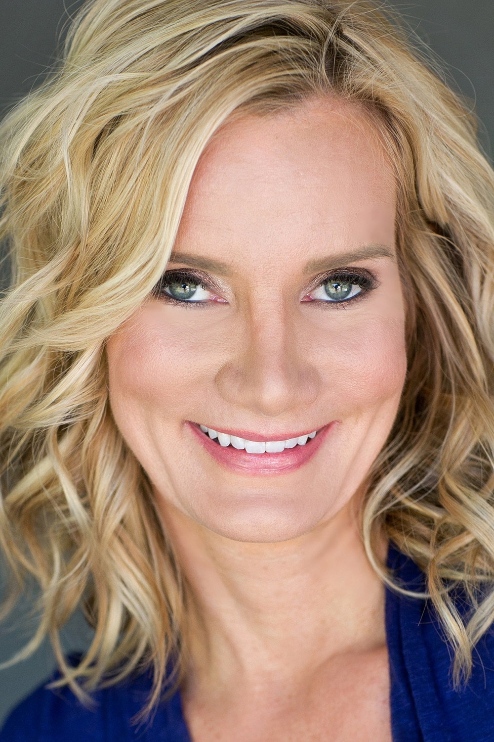 Beth Littleford as Ellen Jennings in Dog with a Blog