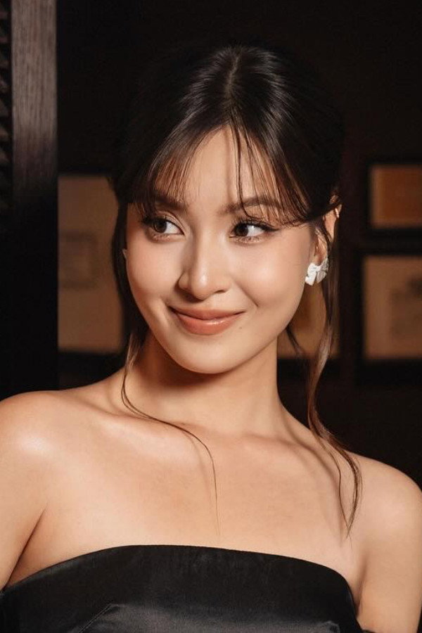 Thảo Tâm as Hồng in Dreamy Eyes
