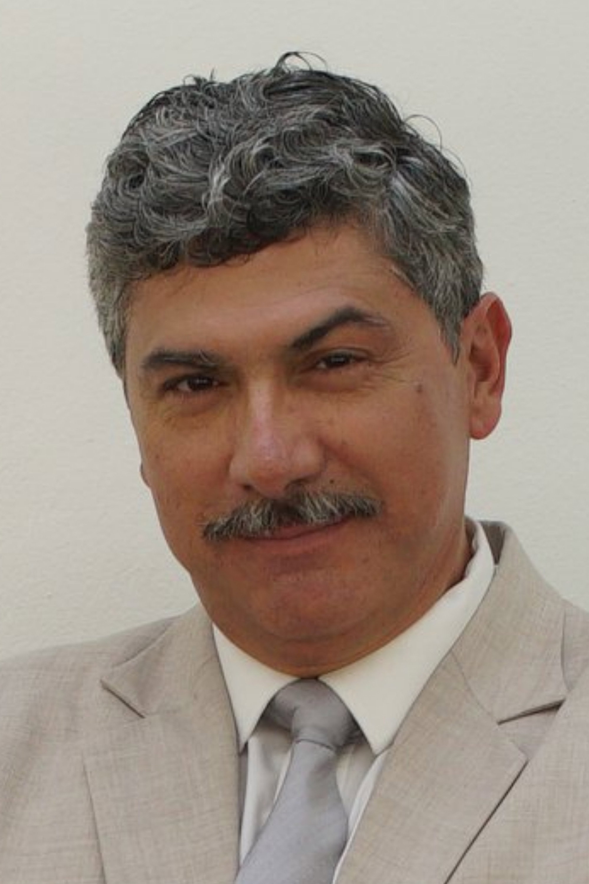 Juan Pablo Franco as Enrique Suárez in Retrato de una mujer