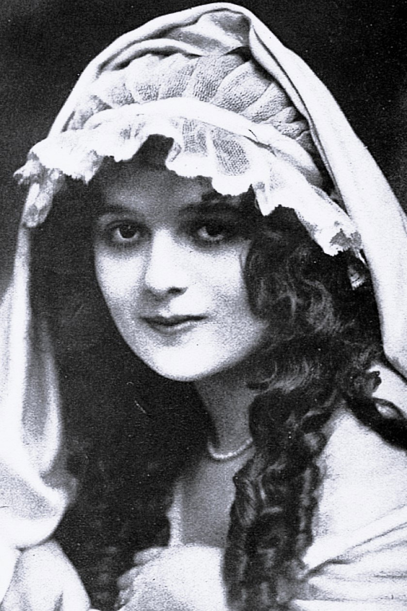 Betty Gray as Ann Thompson Pershing in Why America Will Win