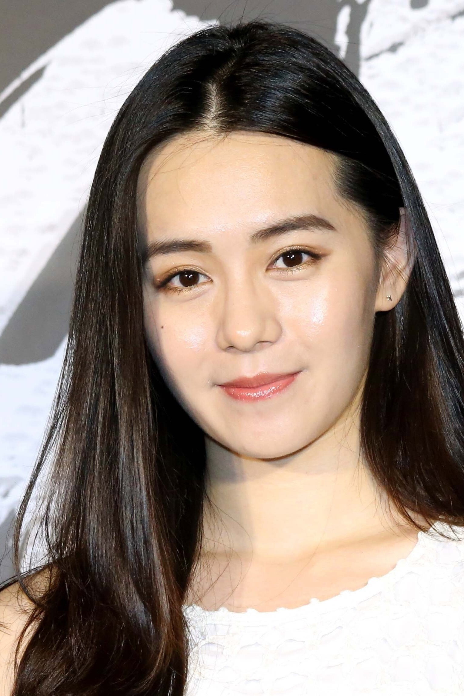 Claire Lee as Huang Cui-Ting in Happy Dorm