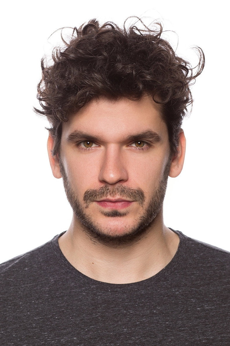 Noël Czuczor as Viktor Královič in Osud
