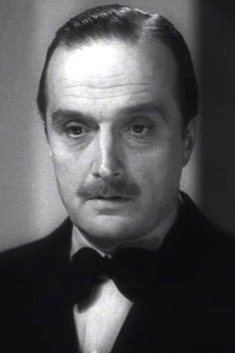 Renato Cialente as Korsanoff in Battles in the Shadow
