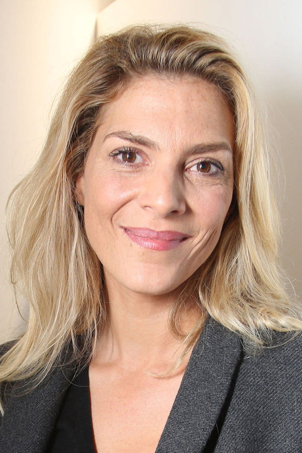 Judith El Zein as Jeanne in Clara Sheller