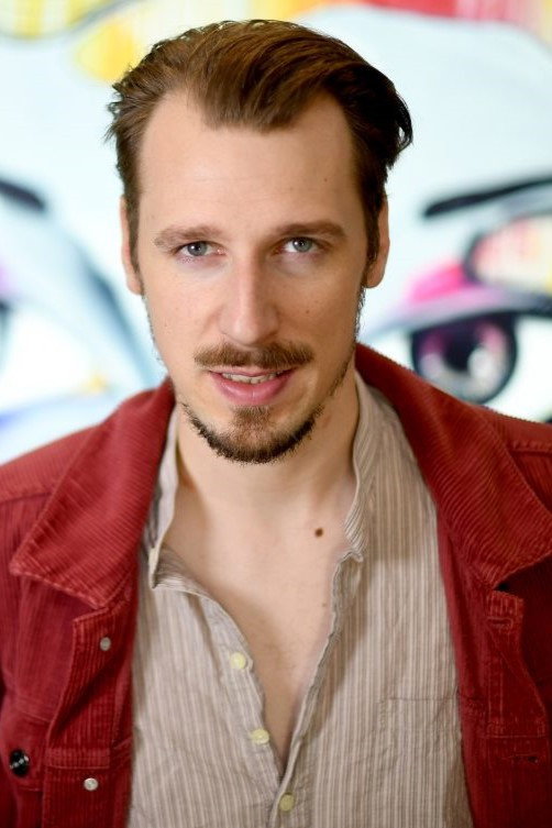 Alligatoah as himself in Rainald Grebe: Der Tod im Leben. Unheilbar krank zum größten Auftritt