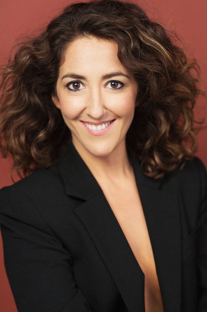 Betsy Túrnez as Candela in La casa nostra