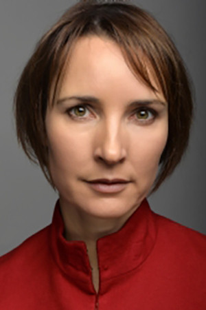 Susan Earl as Nurse Tara Cummings in Doctors and Nurses