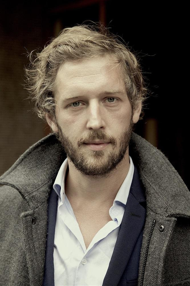 Clément Aubert as Marc in Itinéraire bis