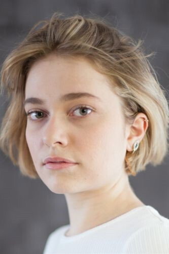 Faustine Koziel as Debbie in Mortelle raclette