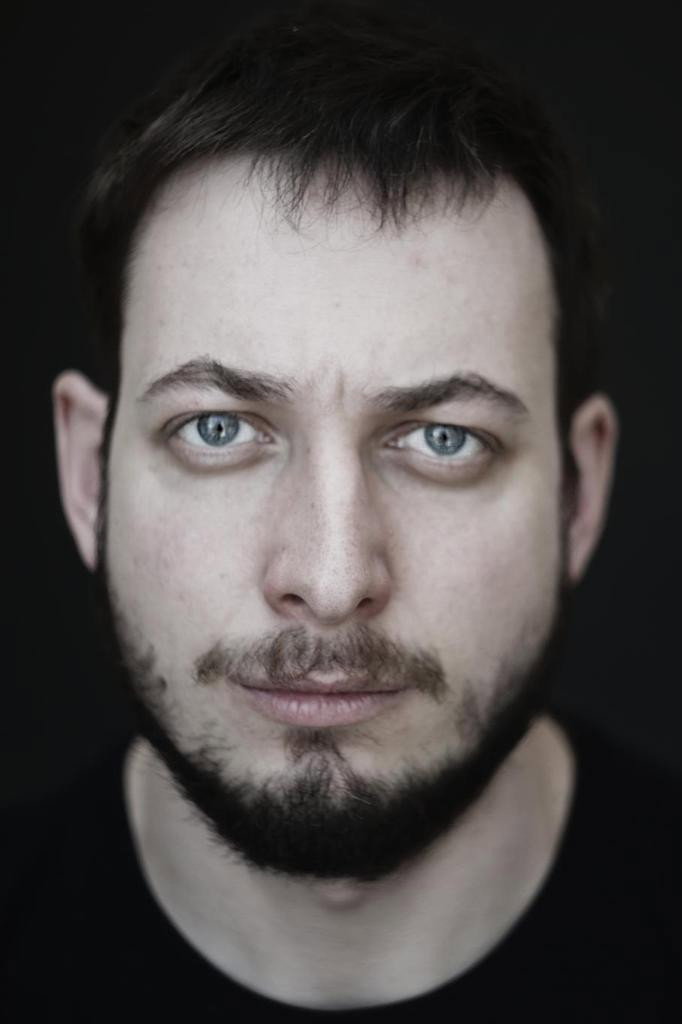 Арсений Мыцык as Князь Мышкин in The Idiot