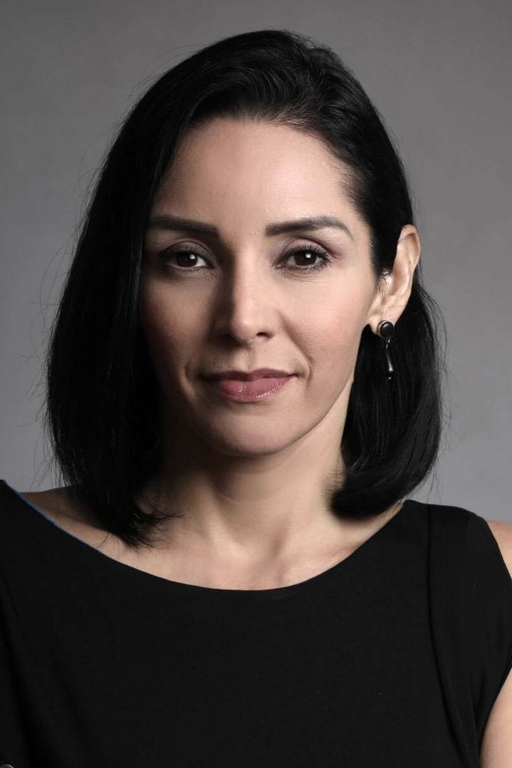 Yamile León as Elena Santana in Las amantes del narco IV