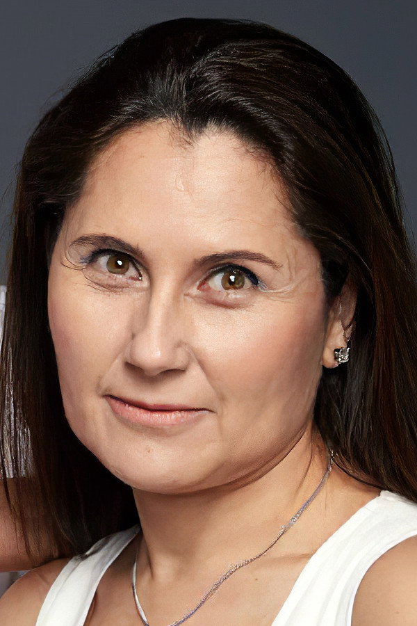 Ana Luz Figueroa as Estefania in La Buhardilla