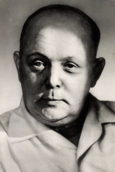 Peter Kiwitt as Apotheker Kugelblitz in The Secret Of The Seventeen