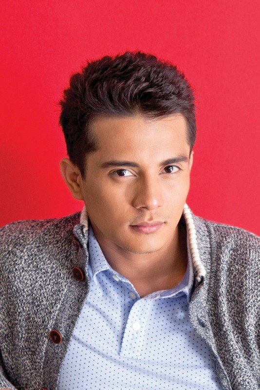 Ejay Falcon as Oscar Samonte / Oca in Pasión de Amor